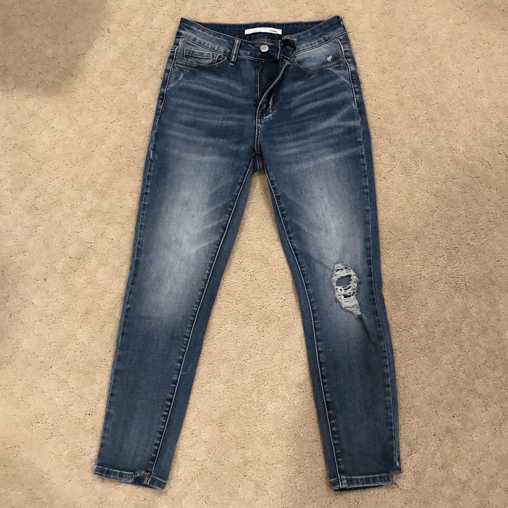 Cute cropped skinny jean with a great wash!